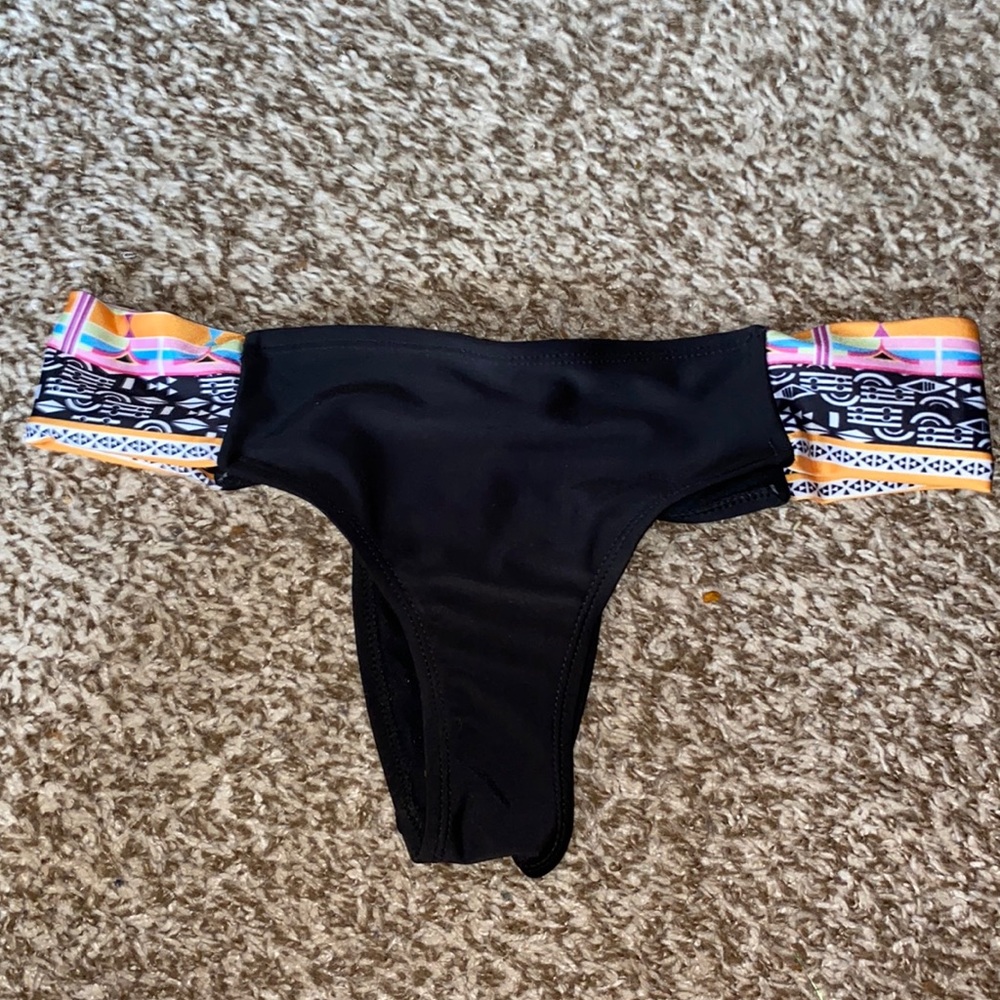 Black Cheeky Bikini Bottoms Size L